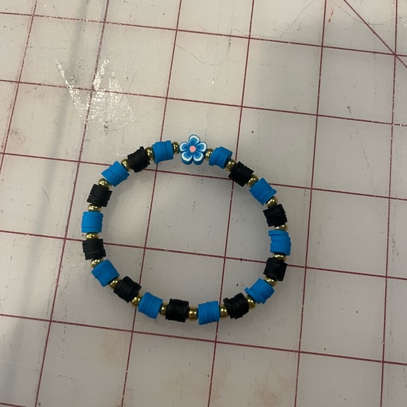Blue and black flower bracelet - Picture 1 of 1
